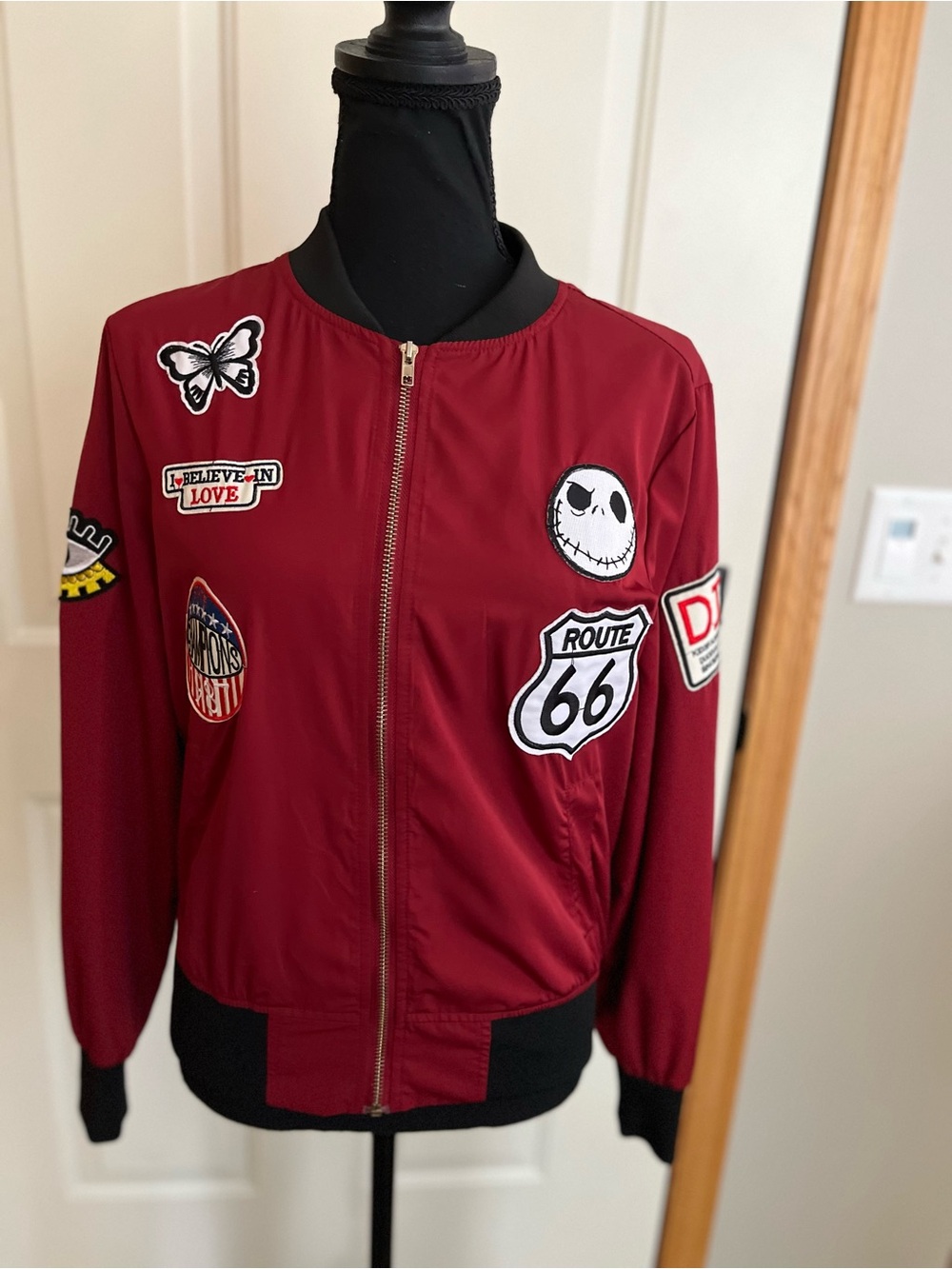 Casting LA red embroidered patched bomber jacket front zipper. Size medium